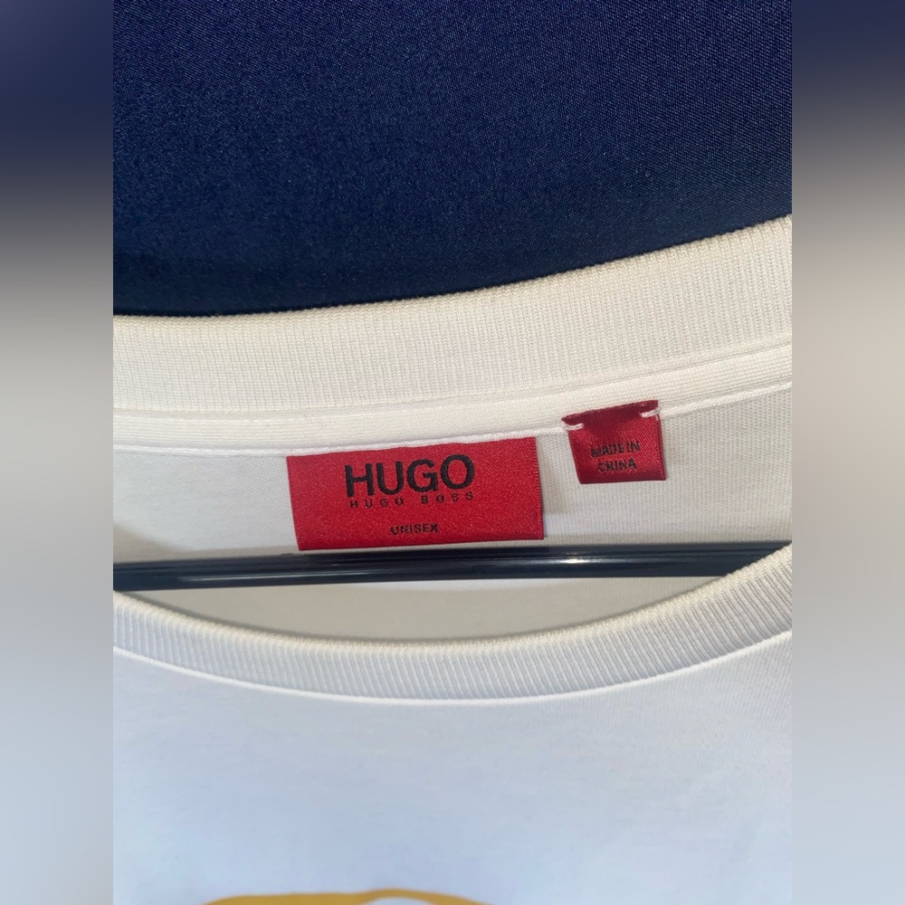 Hugo Boss T-Shirt - Picture 2 of 3